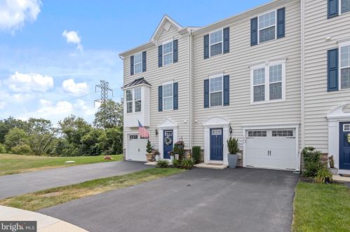 1846 Honeysuckle Ct, Downingtown, PA 19335-7201