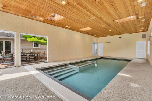 1101 Riverview Dr, Brielle NJ 08730-1121 exterior