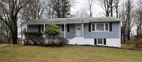 6 Glasgow Ln, Airmont, NY 10901-6612