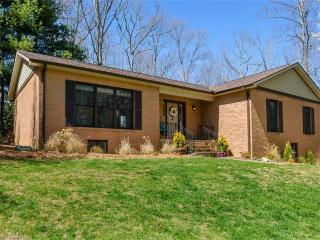 551 Rambling Dr, Hendersonville, NC 28739-2248