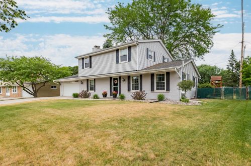 2159 Laura Ln, Waukesha, WI 53186-2811