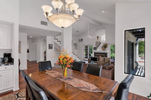 68 Calle Rivero, Rancho Mirage CA  92270-2253 exterior