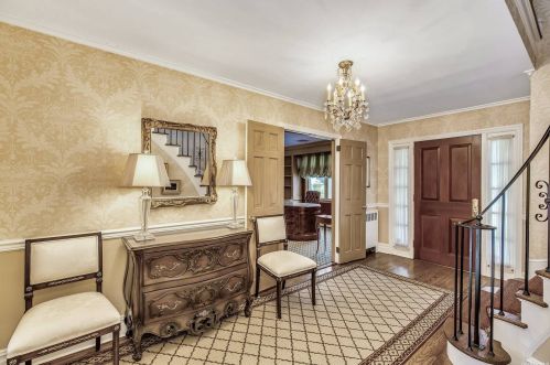 8 Emerson Rd, Muttontown NY  11545-3116 exterior