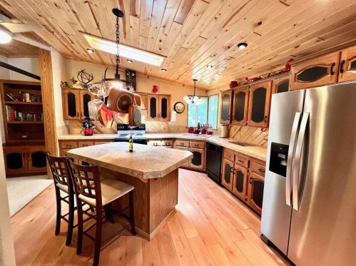 120 Sandstone Dr, Wisconsin Dells, WI 53965-8201