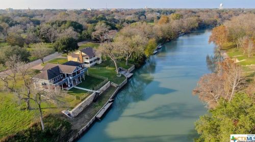 46 Hampton Dr, Seguin, TX 78155-6557