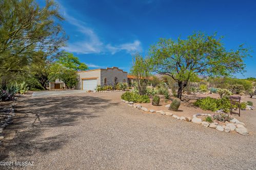 8201 Galinda Dr, Tucson, AZ 85750-2422