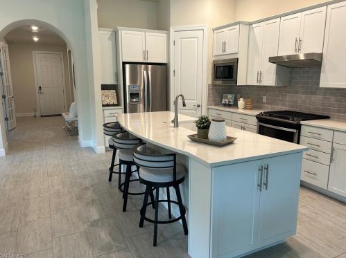 2754 Aviamar Cir, Naples FL 34114-0097 exterior