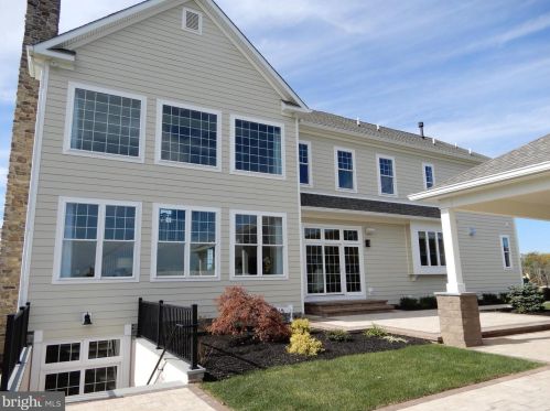 650 Holland Rd, Southampton PA 18966-1819 exterior