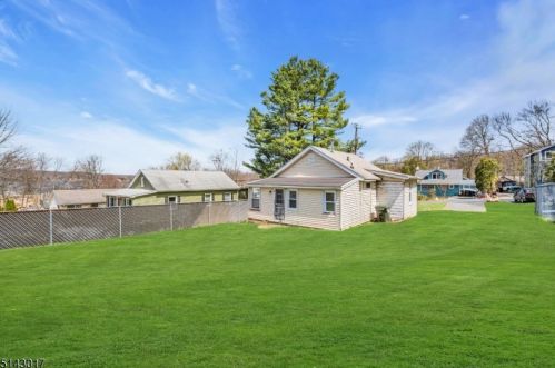 18 Outlook Ave, Mount Olive NJ  07828-2919 exterior