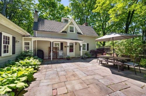 674 Mitchell Ln, Martinsville, NJ 08836-2226