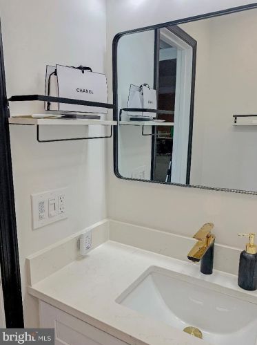 152 T St, Washington, DC 20002-1579