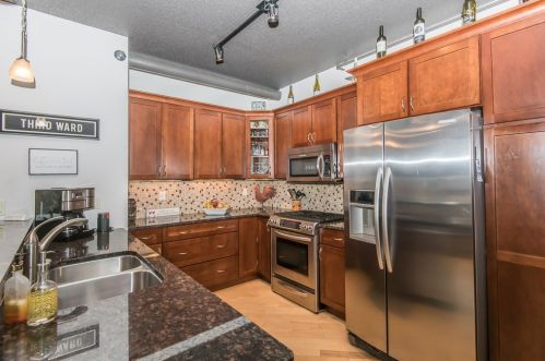 102 Water St, Milwaukee WI 53202-6054 exterior