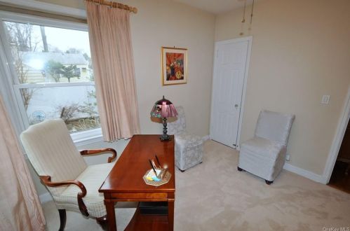 1 Maplewood Rd, Hartsdale NY  10530-1627 exterior