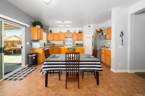 11762 Fern Pine St, Victorville, CA 92392