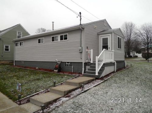 135 Cohassett Dr, Hermitage, PA 16148-1753