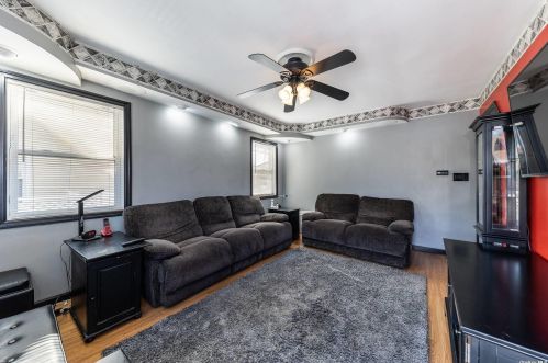 58 Lincoln St, Floral Park, NY 11003-2322