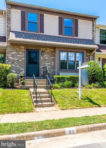 6006 Scarborough Commons Ln, Springfield, VA 22015-2812