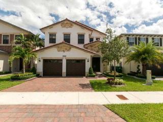 10560 69th Ter, Miami, FL 33178-1325