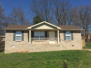 335 Donna Dr, Clarksville, TN 37042-3891