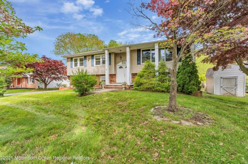 92 Broadway, East Freehold, NJ 07728-1461