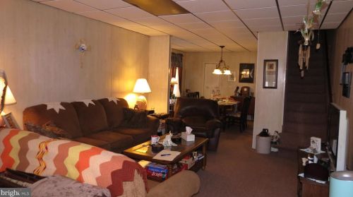 208 Chestnut Ave, Camden NJ  08109-2049 exterior