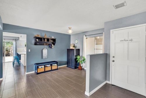 9810 50th Ave, Glendale, AZ 85302-2418