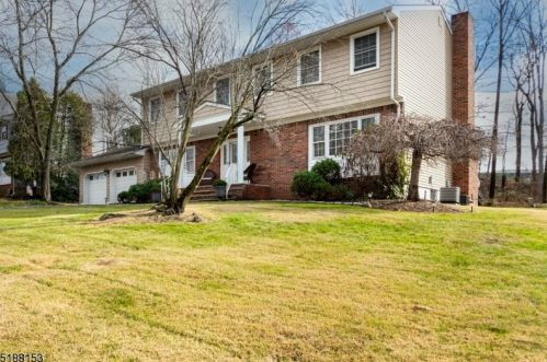 29 Artillery Park Rd, Paterson, NJ 07512-1122