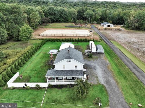 253 Packer Dr, Weatherly, PA 18255-2621