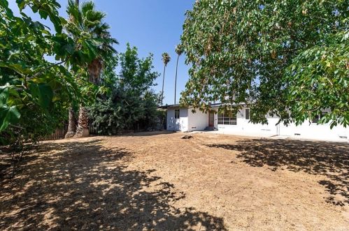 618 Roosevelt Rd, Redlands CA  92374-6256 exterior