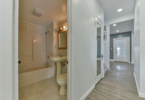 3531 Murray Ave, Milwaukee WI  53211-2525 exterior