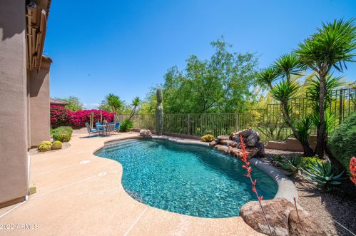 15549 Cactus Dr, Scottsdale AZ 85268-3166 exterior