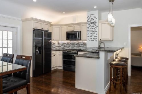 86 Parkway Cir, Scarsdale NY  10583-5420 exterior
