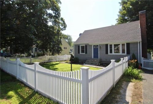 390 Edison Rd, Bridgeport, CT 06611-4314