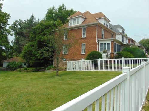 1210 Pittsburgh St, South Connellsville, PA 15425-4405
