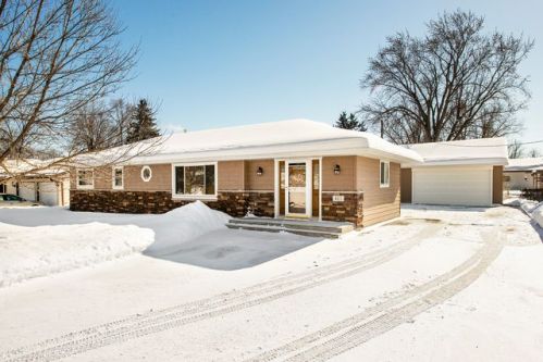 611 18th St, Hastings, MN 55033-2912