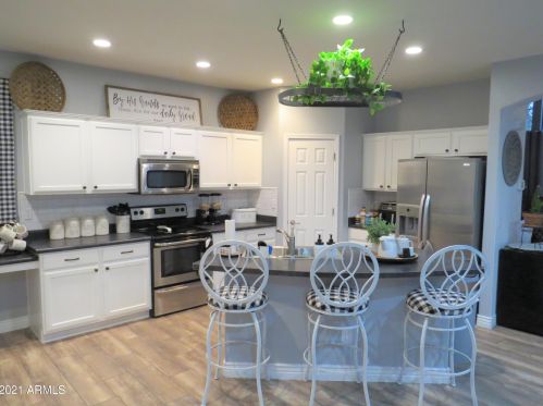 190 Pacific Dr, Casa Grande, AZ 85122-4972
