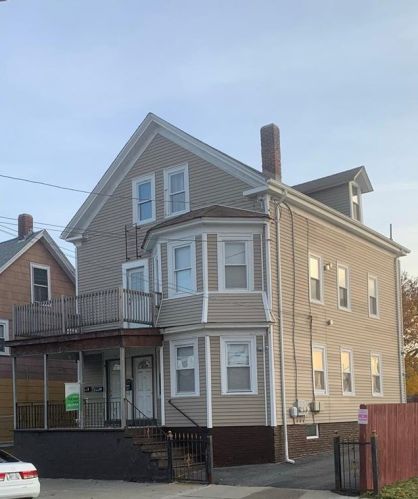 684 Potters Ave, Providence, RI 02907-3047
