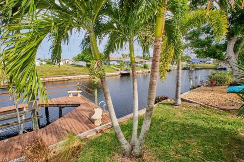 1429 23rd Ter, Cape Coral FL  33909-4402 exterior