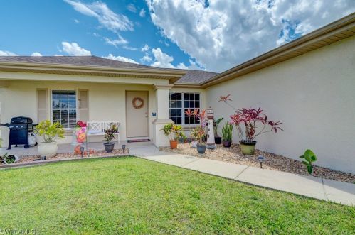 2218 26th Ter, Cape Coral, FL 33914-3943