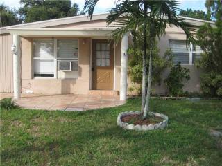 5627 Hood St, Hollywood FL  33021-3231 exterior