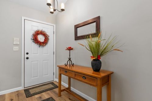 2500 Village Ln, Oshkosh, WI 54904-8353