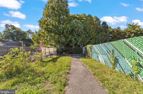 33 Mcclellan Ave, Trenton NJ 08610-6050 exterior