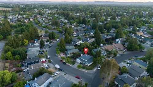 1195 Exeter Dr, Santa Rosa CA  95401-8823 exterior