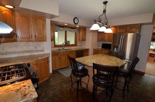 105 Stardust Ct, Renfrew, PA 16053-8441