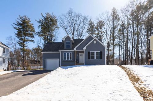 43 Picnic Rock Dr, Dover, NH 03820-4709