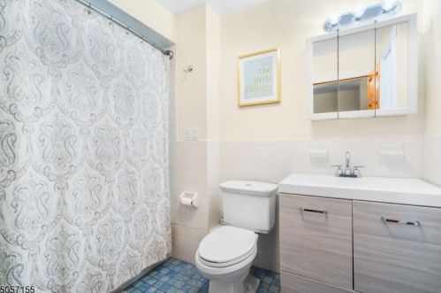 17 Woodside Ave, Little Falls NJ  07424-1315 exterior