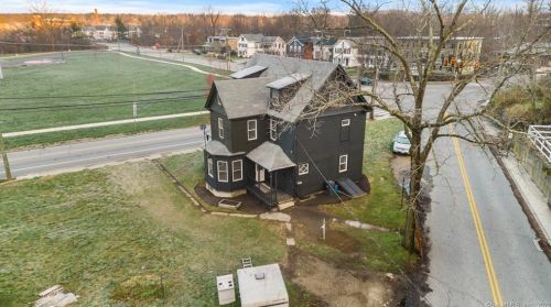 253 School St, Putnam CT  06260-1621 exterior