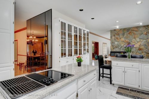 515 Seven Bridges Rd, Little Silver NJ  07739-1742 exterior