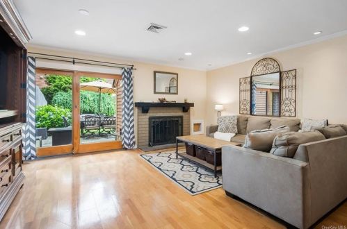 208 Ivy Hill Ln, Rye Brook NY  10573-1607 exterior