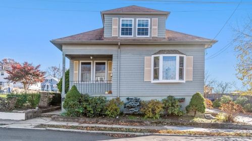 15 Carovilli St, Providence, RI 02904-5628
